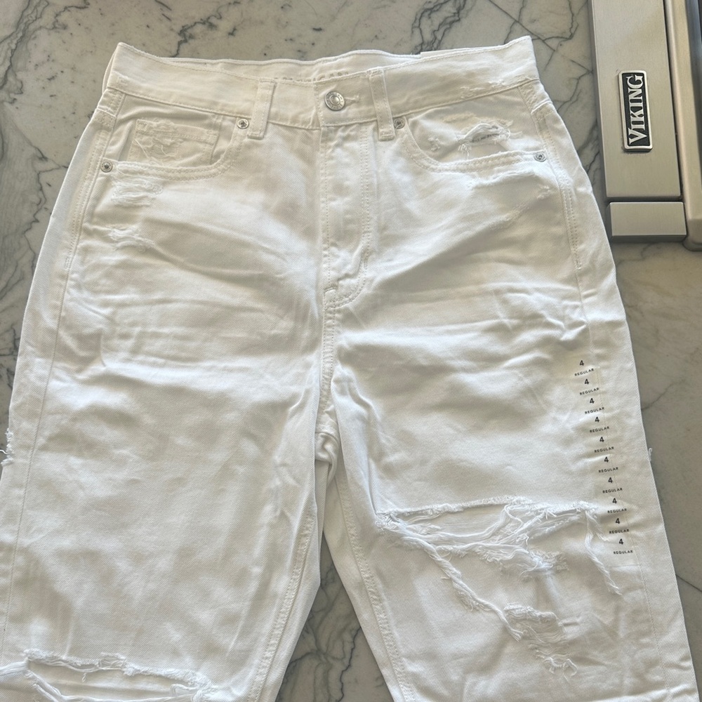 American Eagle Outfitters White “Mom” Jeans